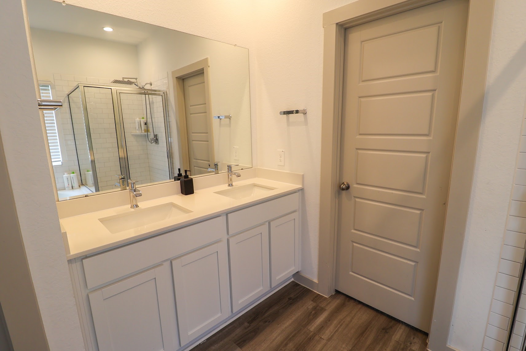 7727 Sleek Flock Lane Rosharon, TX 77583 - Photo 23 of 50 Double vanity.