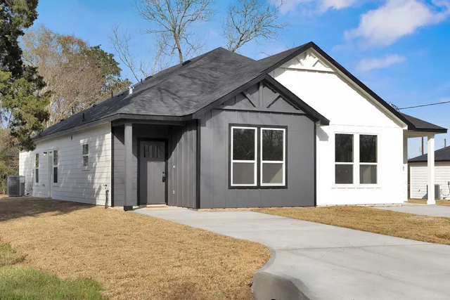 $382,000 | 106 Runnels Street, Willis, TX 77378