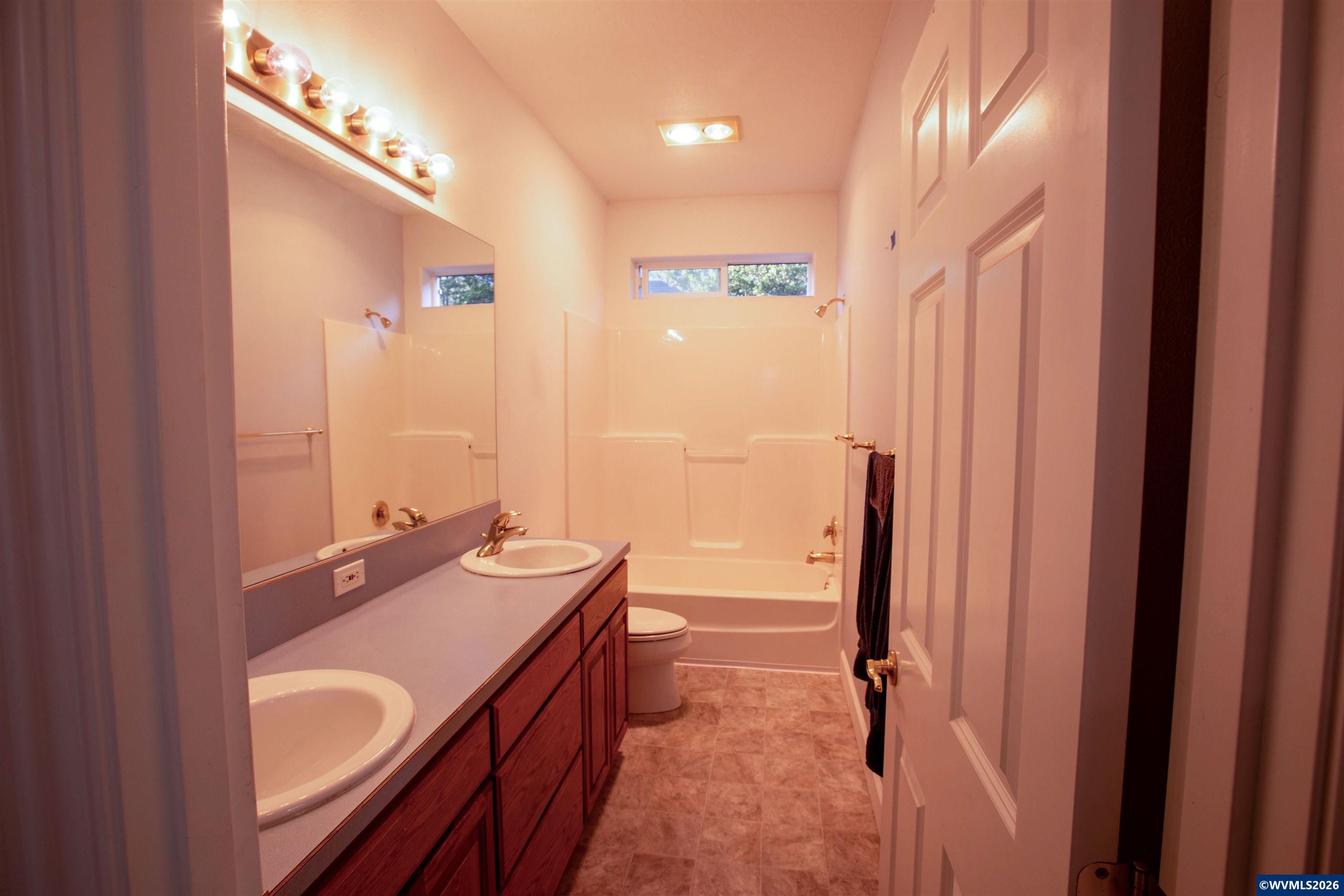2075 Northwest Violet Avenue Albany, OR 97321 - Photo 12 of 34
