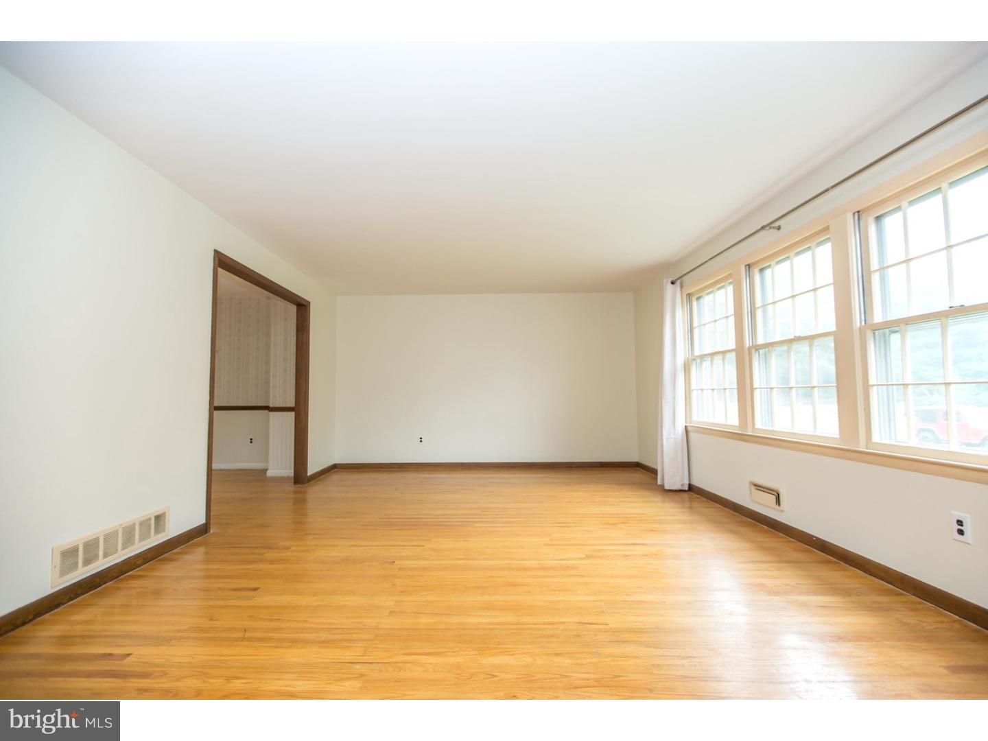 49 Hamilton Road Marlton, NJ 08053 - Photo 3 of 24 Living Room