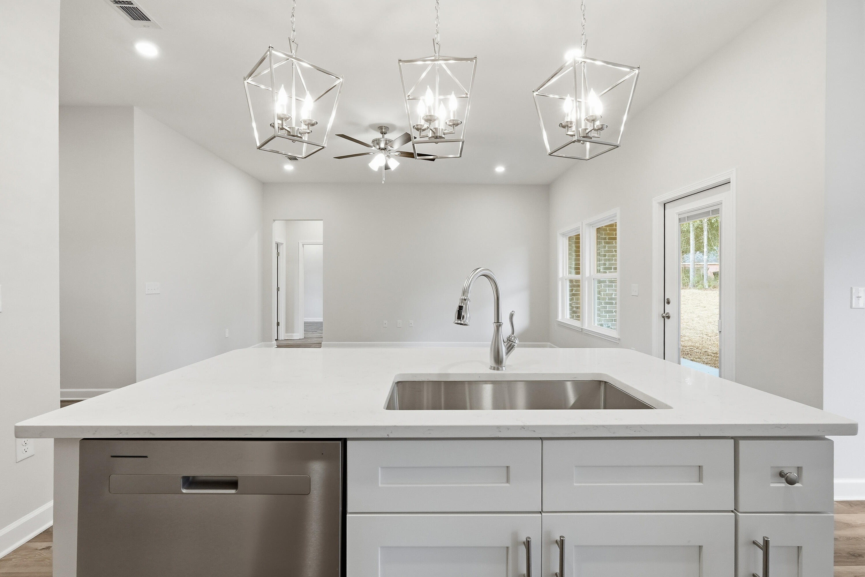 1018 Rin Court Milton, FL 32583 - Photo 14 of 42 Kitchen 5