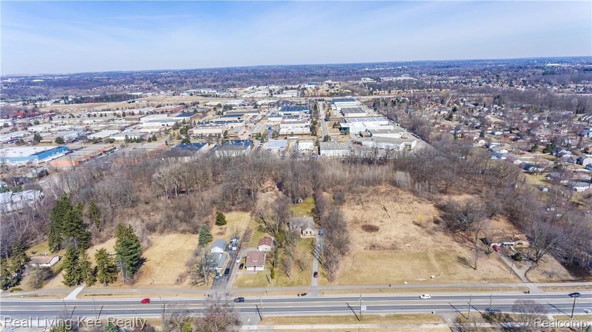 1582 West Auburn Road Rochester, MI 48309 - Photo 2 of 73 aerial exteriors1.jpg