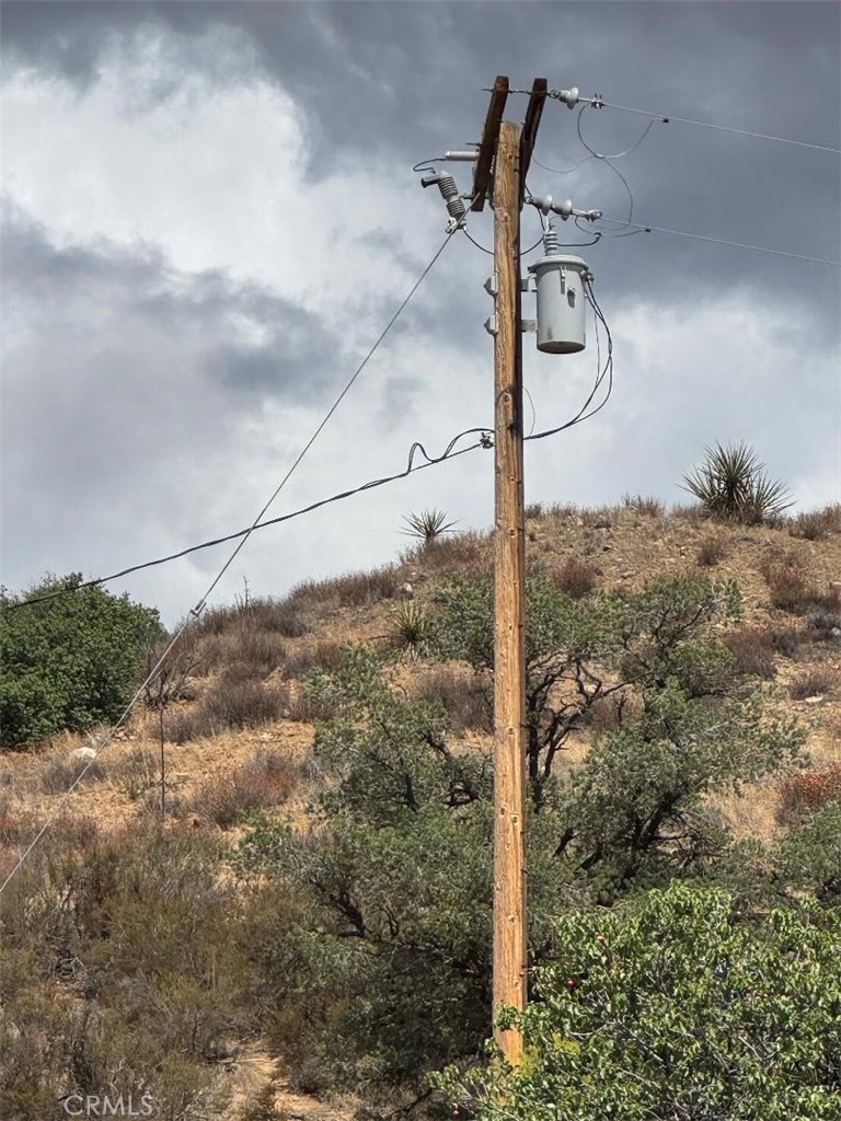 0 Kool Vista Anza, CA 92539 - Photo 6 of 38 a street sign that is next to a road