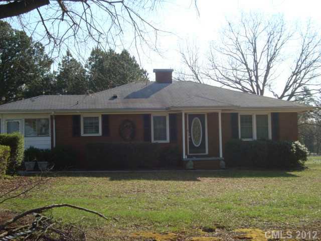 15640 Ewart Road Huntersville, NC 28078 - Photo 1 of 2 a front view of a house with garden