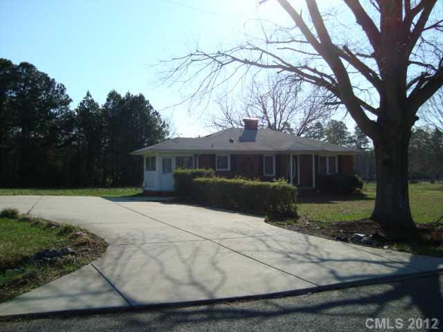 15640 Ewart Road Huntersville, NC 28078 - Photo 2 of 2 a front view of house with yard and green space