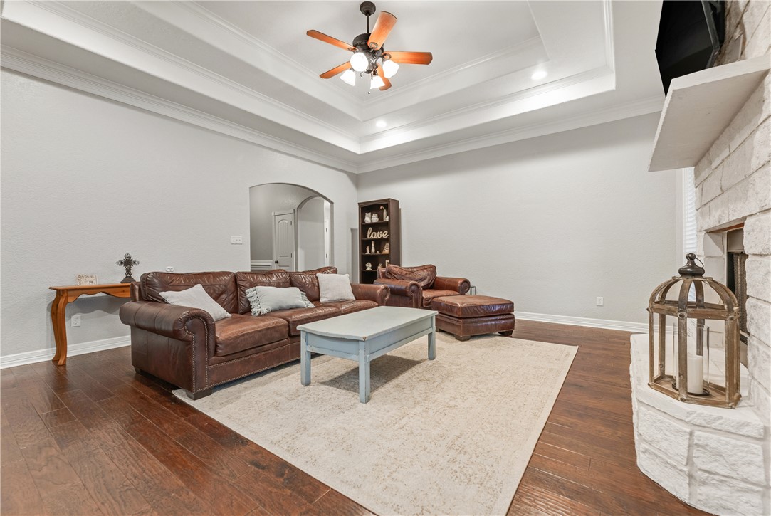 2703 Hickory Court Bryan, TX 77808 - Photo 4 of 26