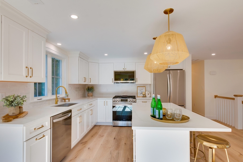 20 Bainbridge Road Reading, MA 01867 - Photo 8 of 41 Gallery Image 8