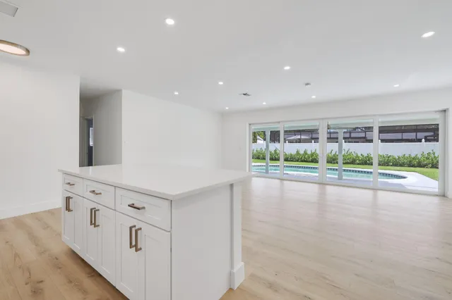 a view of livingroom with furniture