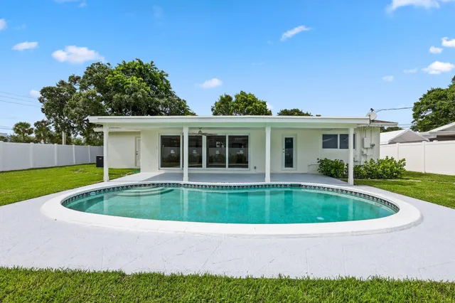 a view of pool with a yard