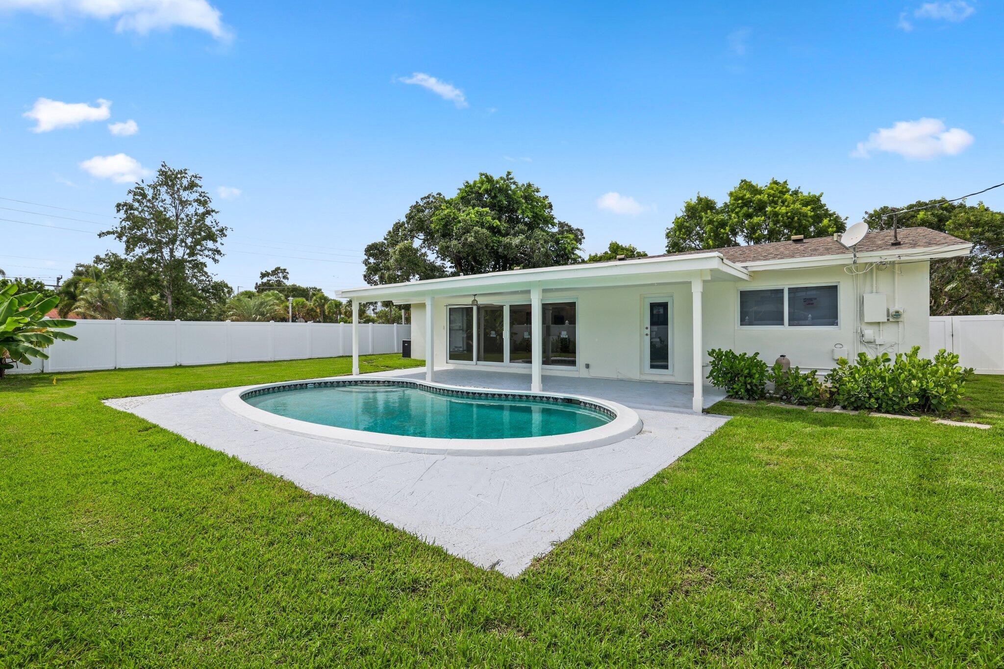 1198 Southwest 3rd Street Boca Raton, FL 33486 - Photo 28 of 29 a view of outdoor space and yard