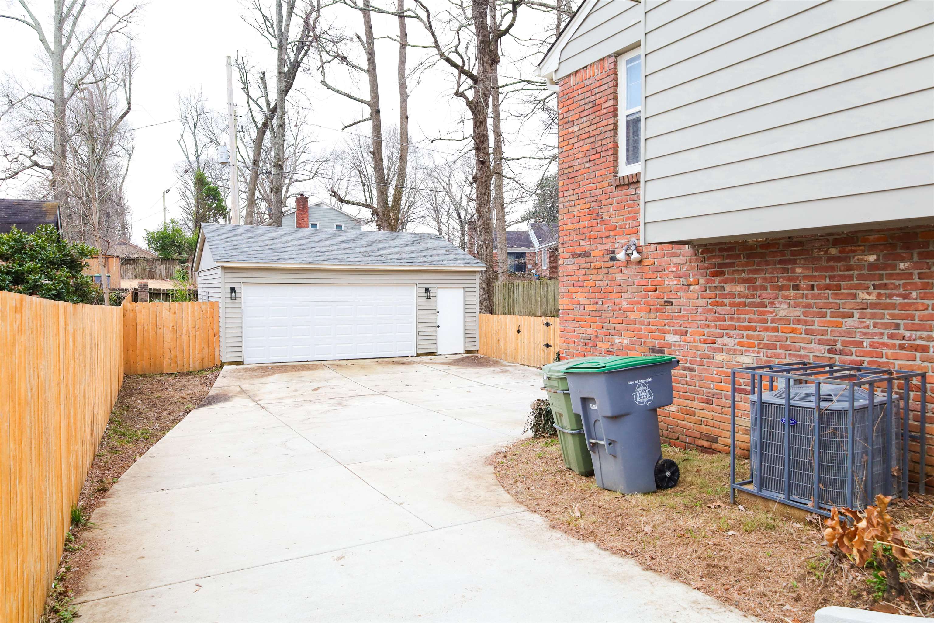 4843 Rolling Fields Drive Memphis, TN 38128 - Photo 20 of 22 Garage featuring central air condition unit