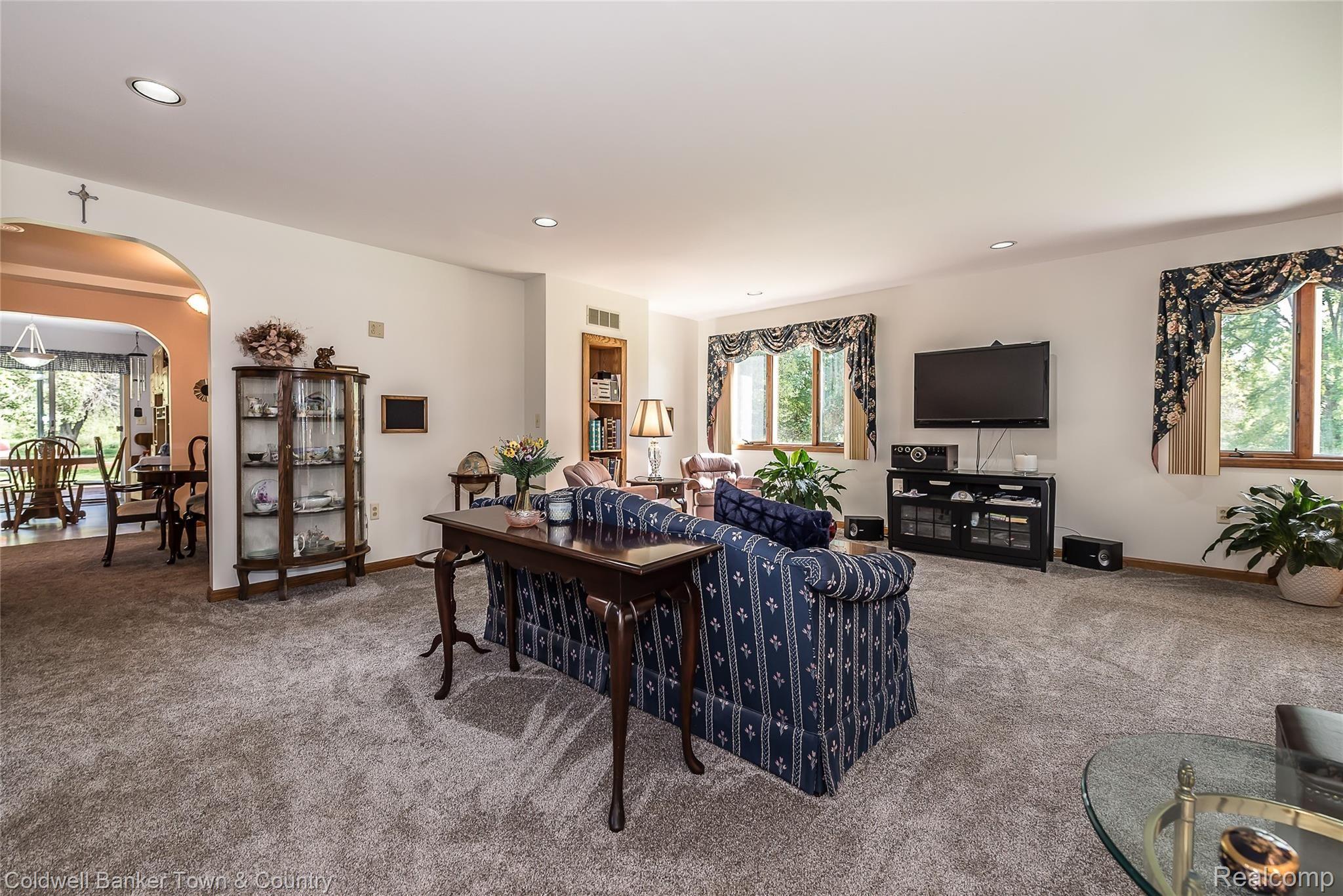 1810 North Hughes Road Howell, MI 48843 - Photo 14 of 55 DSC_6035.jpg