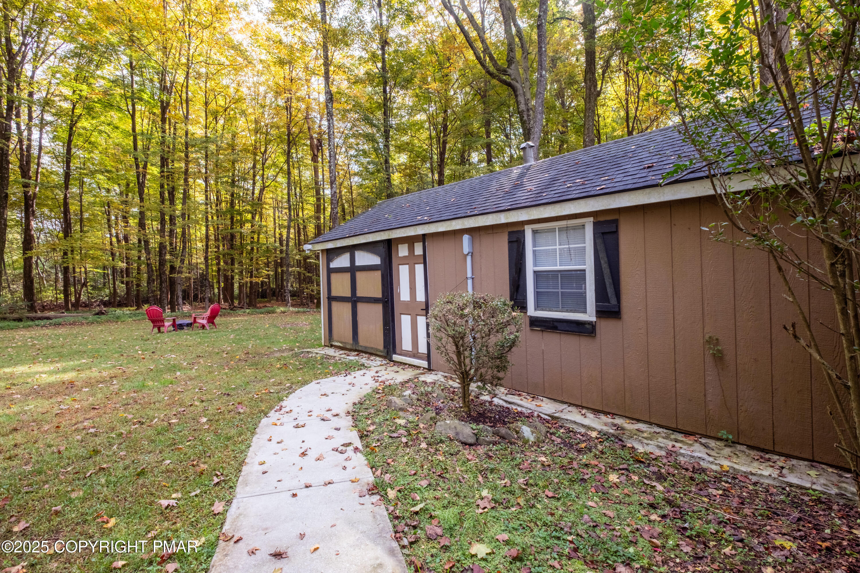 1885 Sullivan Trail Tannersville, PA 18372 - Photo 34 of 46 a backyard of a house with table and chairs