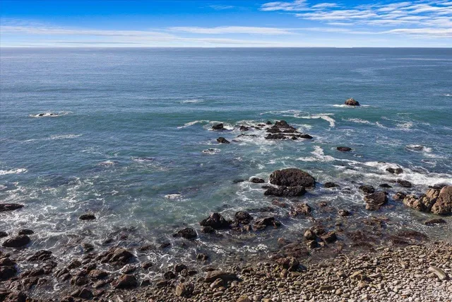 $799,000 | 22084 Ninive Drive, Jenner, CA 95450