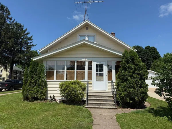 $184,900 | 27 East 14th Street, Clintonville, WI 54929