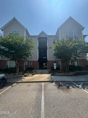 $1,325 | 2520 Friedland Place, Unit 202, Raleigh, NC 27617