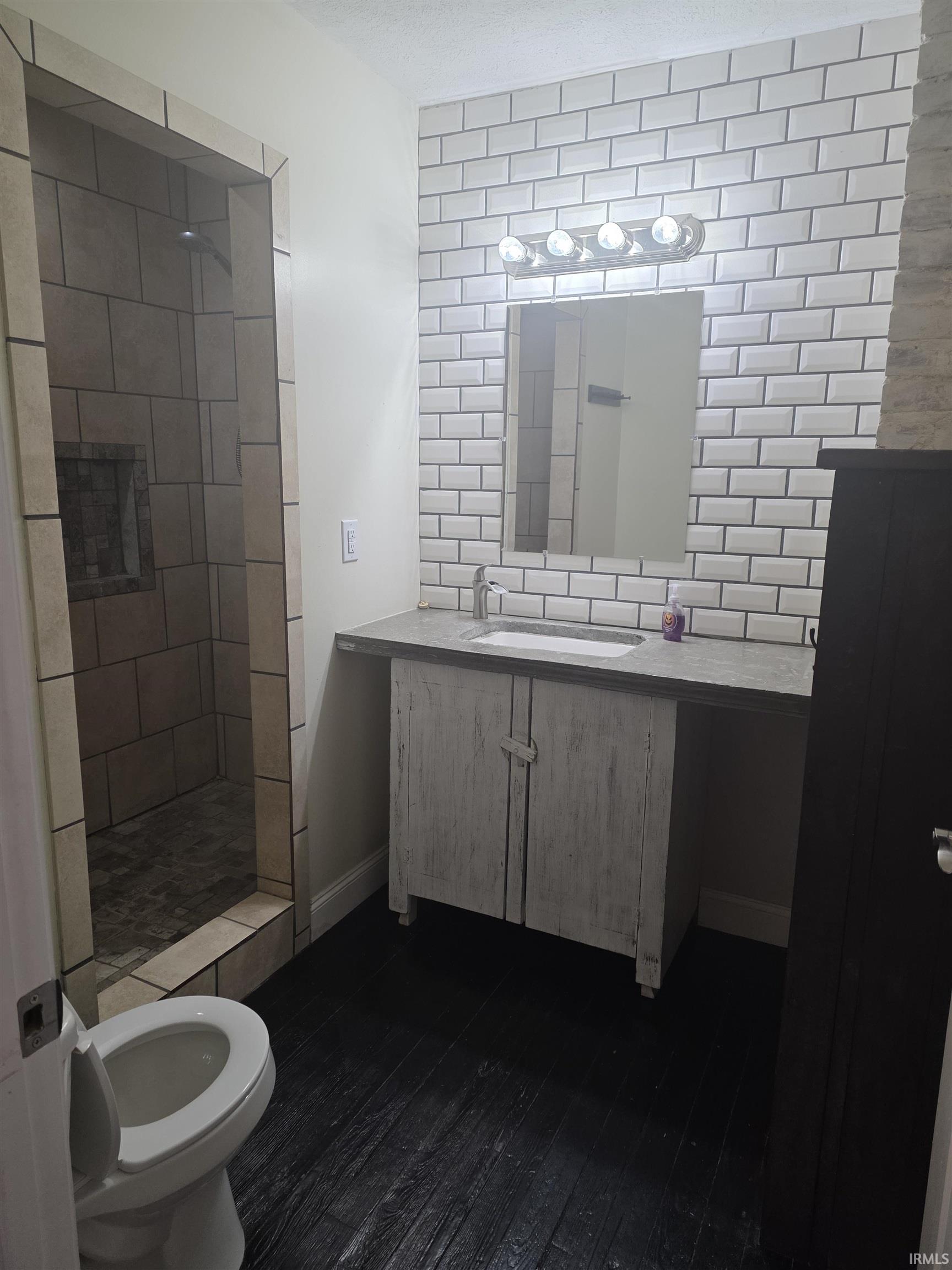 1028 R Street Bedford, IN 47421 - Photo 11 of 35