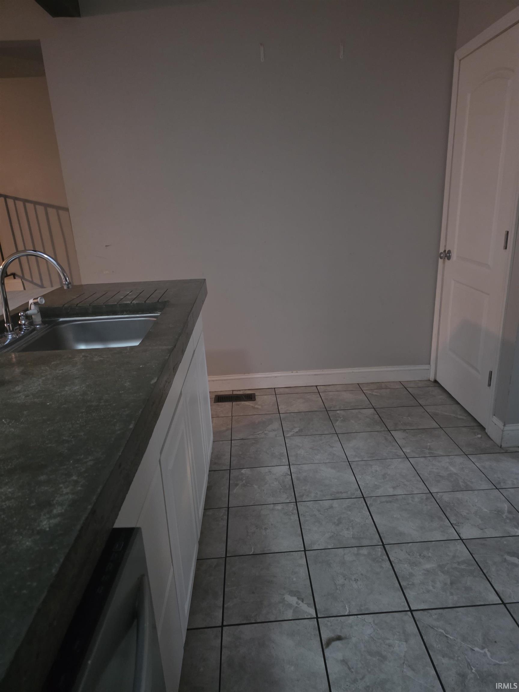 1028 R Street Bedford, IN 47421 - Photo 6 of 35