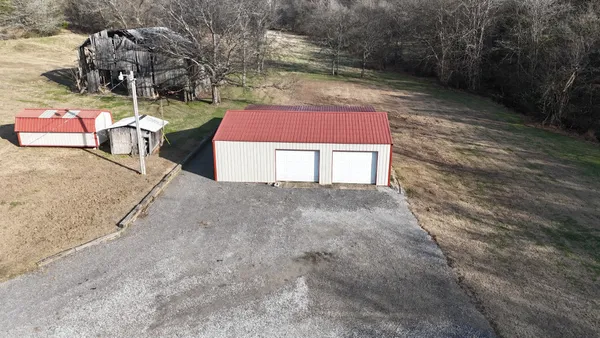 $449,900 | 186 Aggie Perry Road, Bethpage, TN 37022