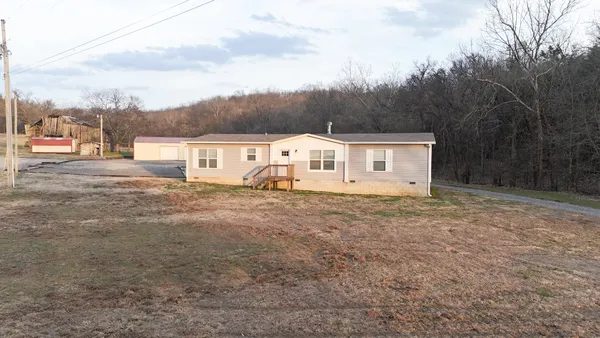 $449,900 | 186 Aggie Perry Road, Bethpage, TN 37022