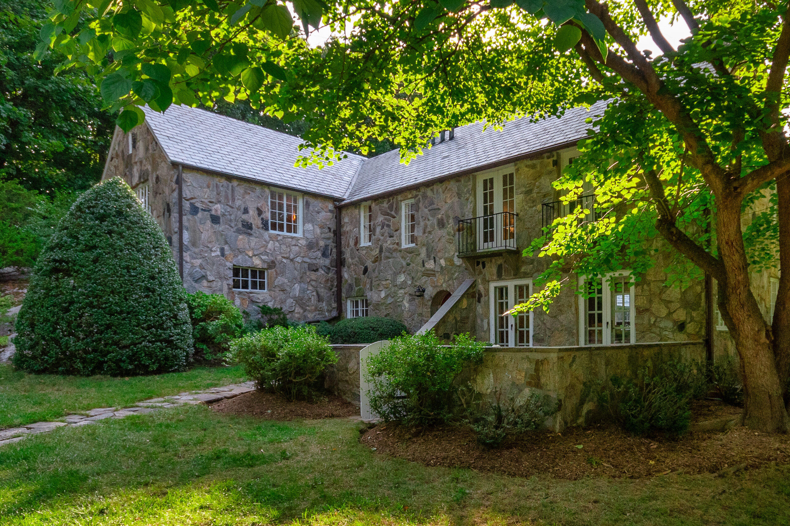 11 Searles Road Darien, CT 06820 - Photo 3 of 43 a house view with a garden space