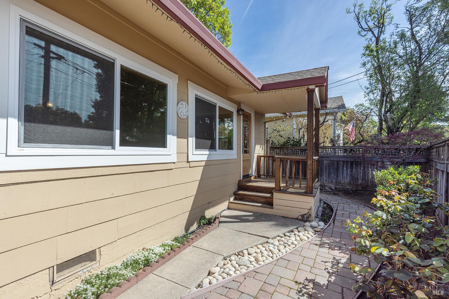 18090 Las Lomas Road Sonoma, CA 95476 - Photo 2 of 37