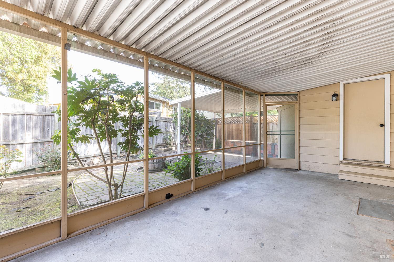 18090 Las Lomas Road Sonoma, CA 95476 - Photo 26 of 37 SUNROOM