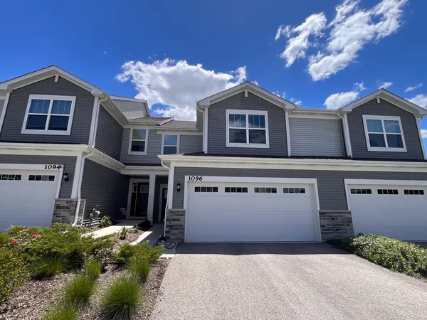 $369,900 | 1096 Moraine Drive, South Elgin, IL 60177
