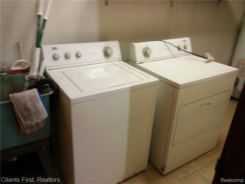 26050 Superior Road Taylor, MI 48180 - Photo 10 of 12 laundry.jpg