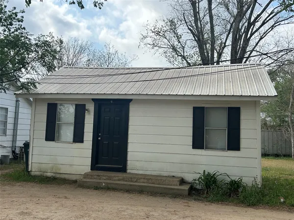 $750 | 1107-4 Pine Street, Bastrop, TX 78602