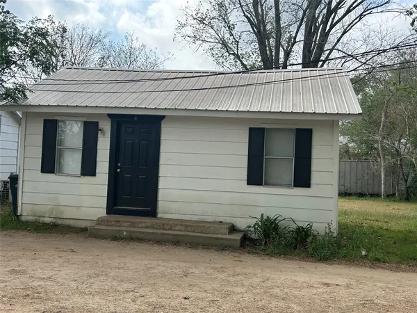 $750 | 1107-4 Pine Street, Bastrop, TX 78602