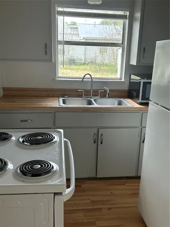 $750 | 1107-4 Pine Street, Bastrop, TX 78602