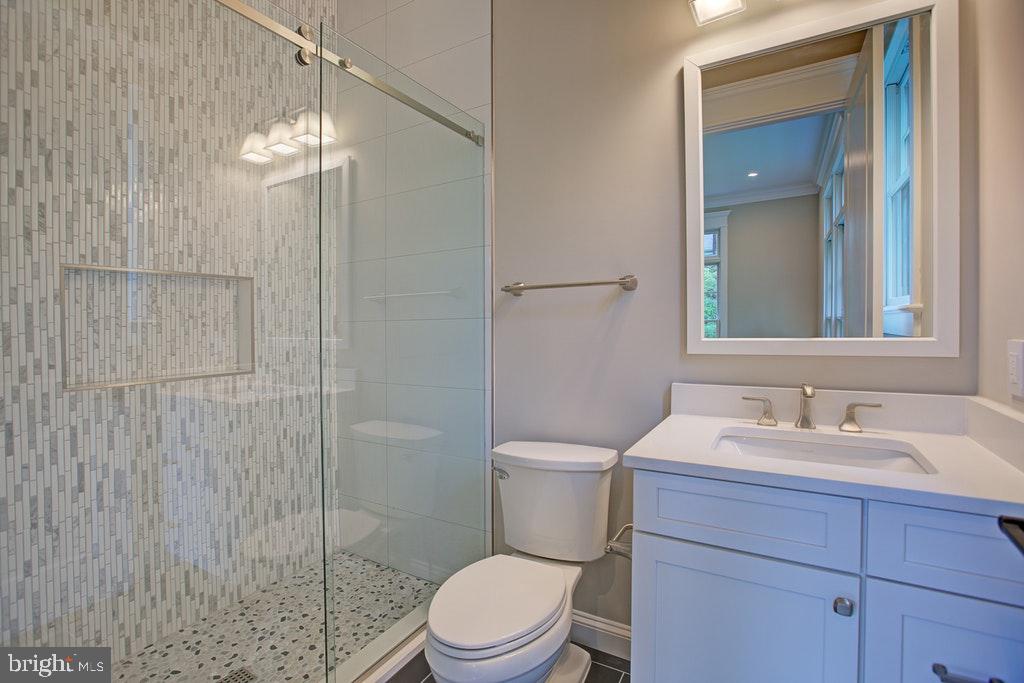 1922 Byrd Road Vienna, VA 22182 - Photo 21 of 48 Main level office or bedroom ensuite full bath