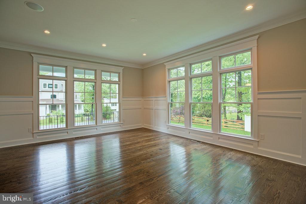 1922 Byrd Road Vienna, VA 22182 - Photo 5 of 48 Living room