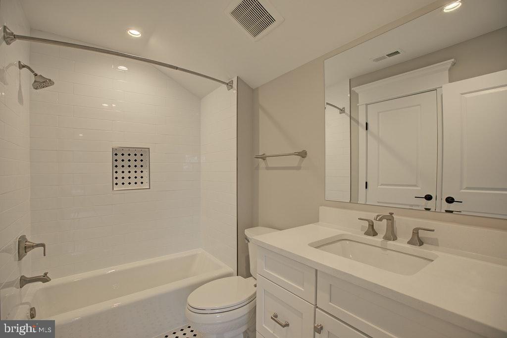 1922 Byrd Road Vienna, VA 22182 - Photo 41 of 48 Upper level 2 full bath
