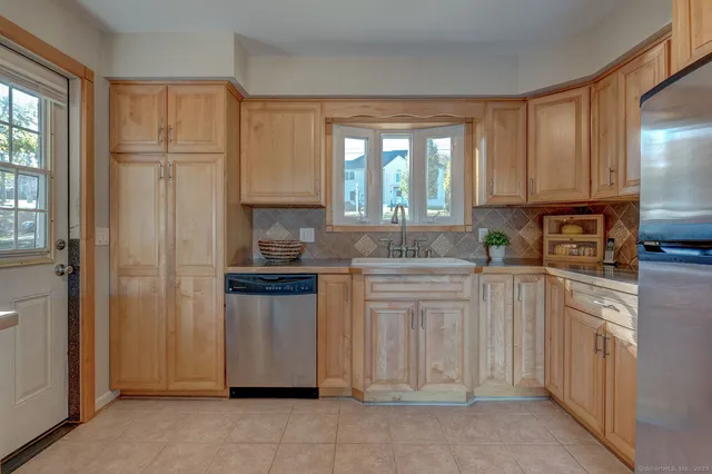 $479,900 | 438 Foote Road, Glastonbury, CT 06073