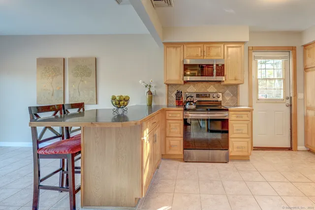 $479,900 | 438 Foote Road, Glastonbury, CT 06073