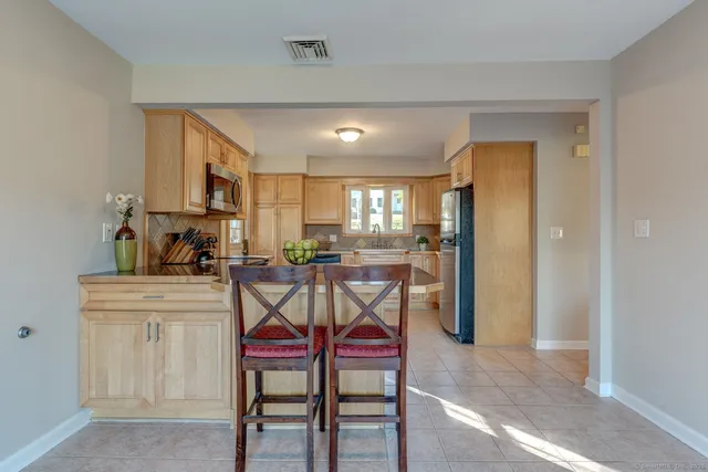 $479,900 | 438 Foote Road, Glastonbury, CT 06073