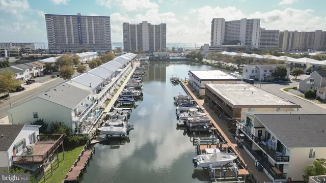 an aerial view of a house with outdoor space and lake view
