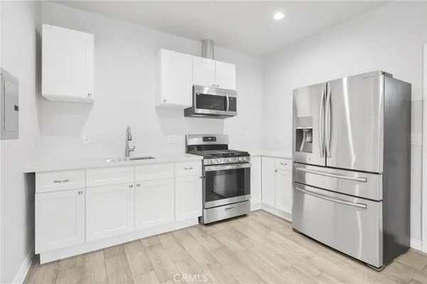 $1,850 | 8459 O'Melveny Avenue, Sun Valley, CA 91352