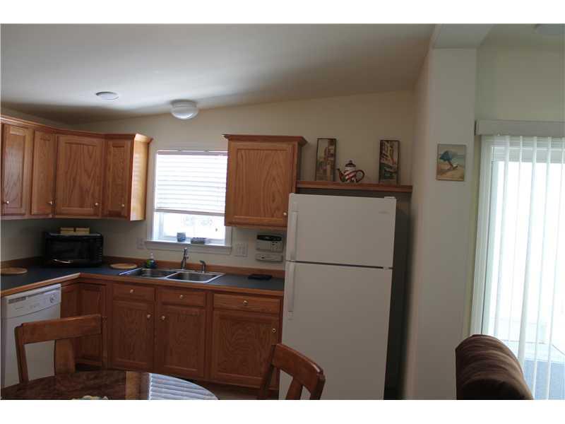 412 Post Road, Unit 136 Wells, ME 04090 - Photo 4 of 22 Kitchen.