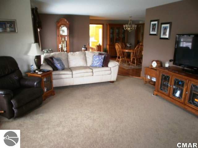 6571 North Luce Road Alma, MI 48801 - Photo 5 of 24 1772957-4.JPG