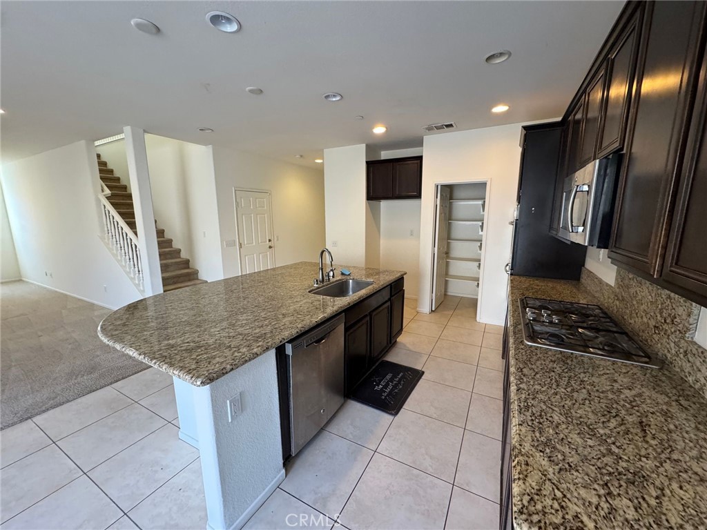 34304 Heather Ridge Road Lake Elsinore, CA 92532 - Photo 3 of 25