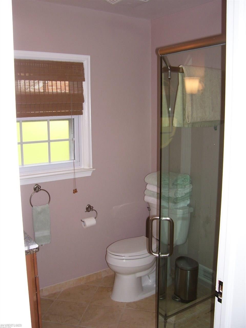680 Hampton Road Grosse Pointe, MI 48236 - Photo 19 of 44 31382028-18.JPG