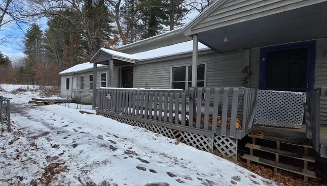 $195,000 | 99 Highway 27, Raymond, NH 03077