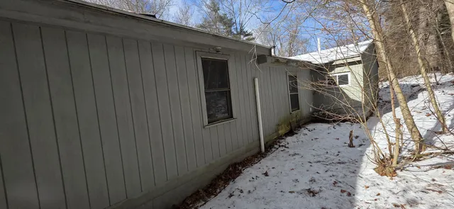 $195,000 | 99 Highway 27, Raymond, NH 03077