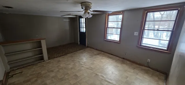 $195,000 | 99 Highway 27, Raymond, NH 03077