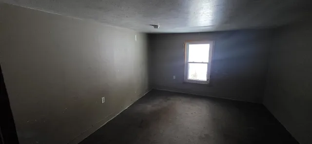 $195,000 | 99 Highway 27, Raymond, NH 03077