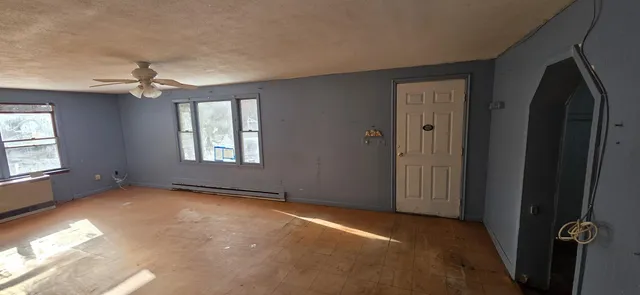 $195,000 | 99 Highway 27, Raymond, NH 03077