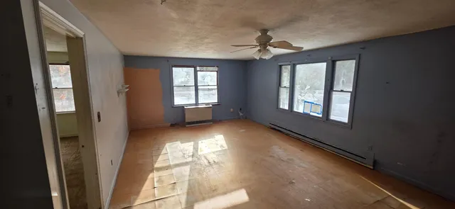 $195,000 | 99 Highway 27, Raymond, NH 03077